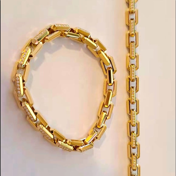 Solid 18k Gold Bracelet with Moissanite