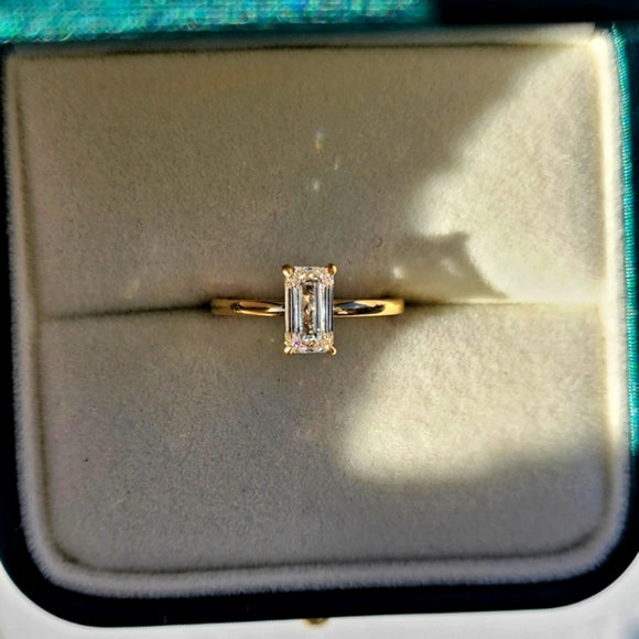 Solid 18k Gold 0.92ct Lab Emerald Diamond Ring