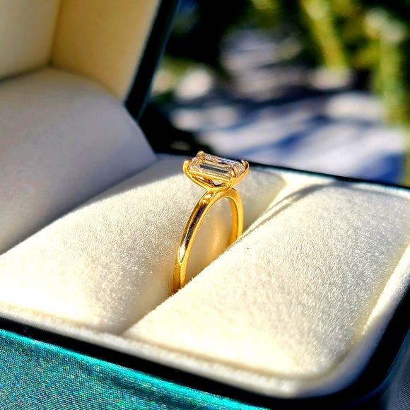 Solid 18k Gold 0.92ct Lab Emerald Diamond Ring
